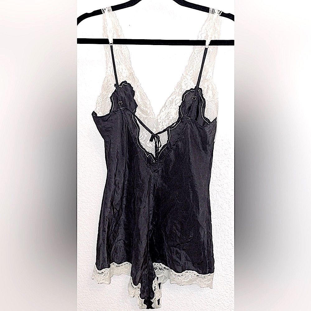 Victoria’s Secret silk and lace teddy size M - Picture 2 of 13